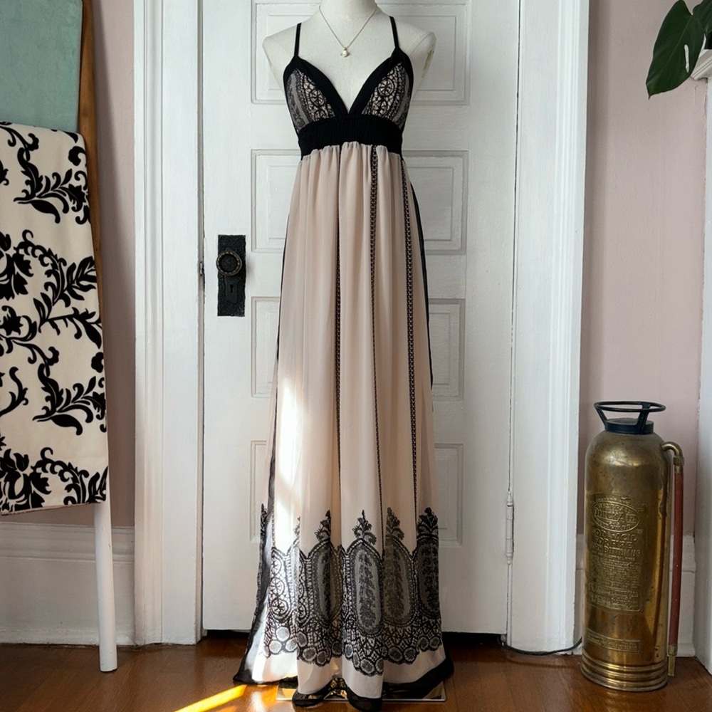 CREAM AND BLACK SLEEVELESS CROSS BACK MAXI DRESS